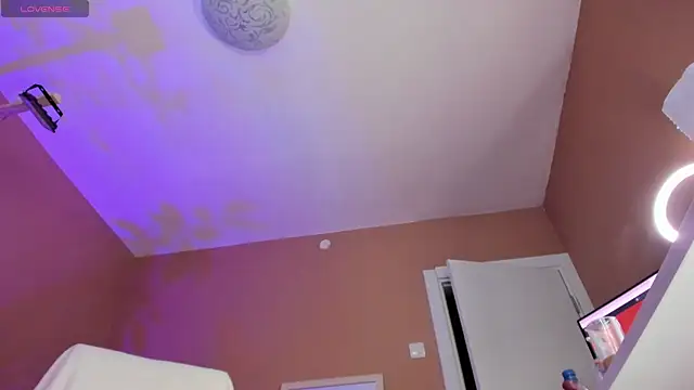 KaylaLaine live sex cam