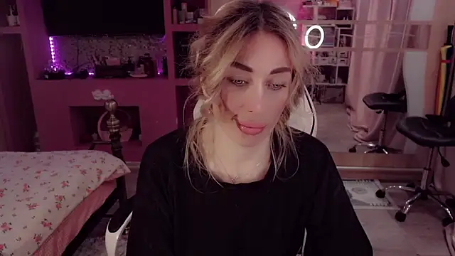 AnnieGOld_ webcam