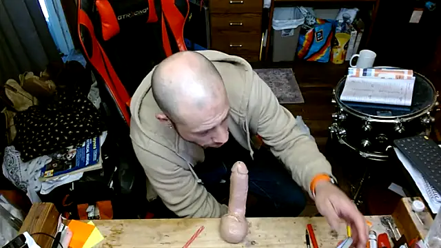 tongueispowerr6d9 webcam