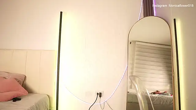 monicaflowerr webcam