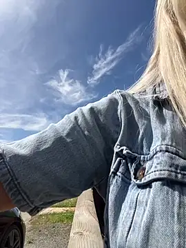 Bustyblondebabe32 webcam