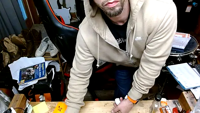 tongueispowerr6d9 webcam