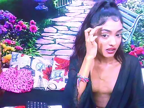 IndianPretty14u2Luv webcam