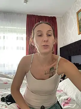 Emi_RoseMaus webcam