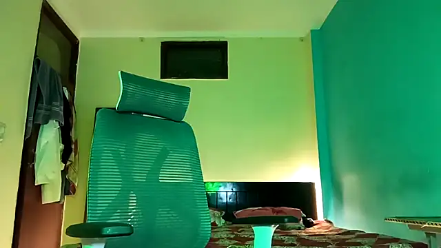 YourDesi_Laila_ webcam