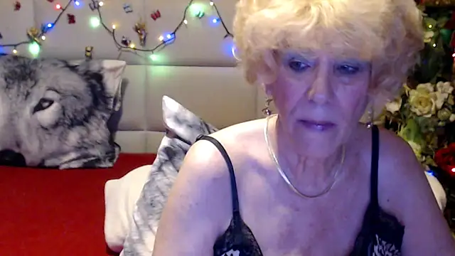HappyWomanOn webcam