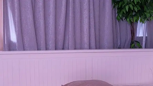 LanaReals webcam