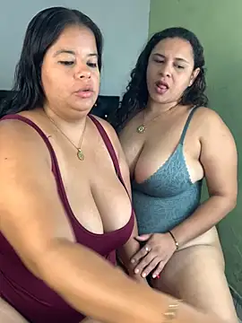 twocurvylatins webcam