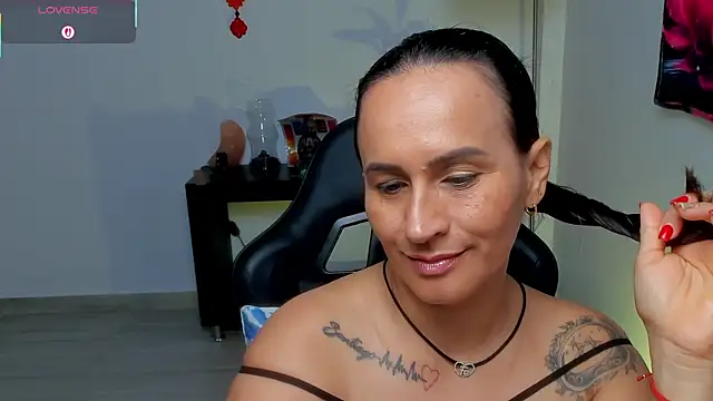 Sara_Charmy webcam