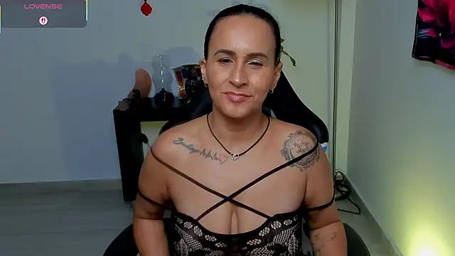 Sara_Charmy webcam