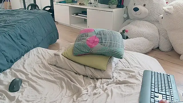 CeriseLapine webcam