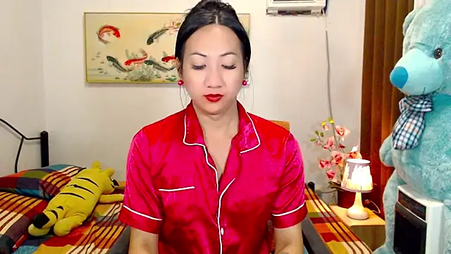 LovelyQueen69 webcam
