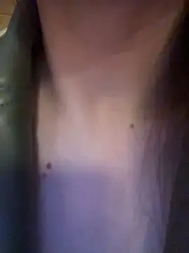 holly_play (F young) - squirt fountain with open door fully wc