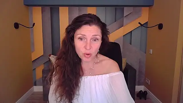 EllaLong webcam