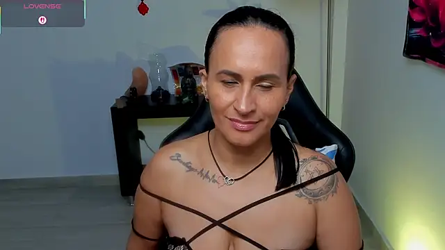 Sara_Charmy webcam