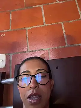 Emma__cumlovee webcam