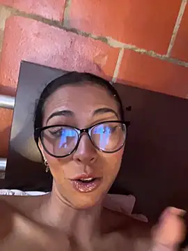 Emma__cumlovee webcam