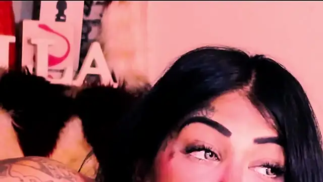 indian_dreamgirl webcam