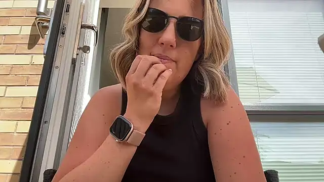MsBelleWarick webcam