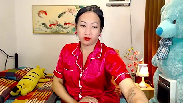 LovelyQueen69 webcam