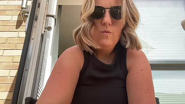 MsBelleWarick webcam
