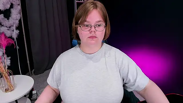 Maneela_Kennedy webcam