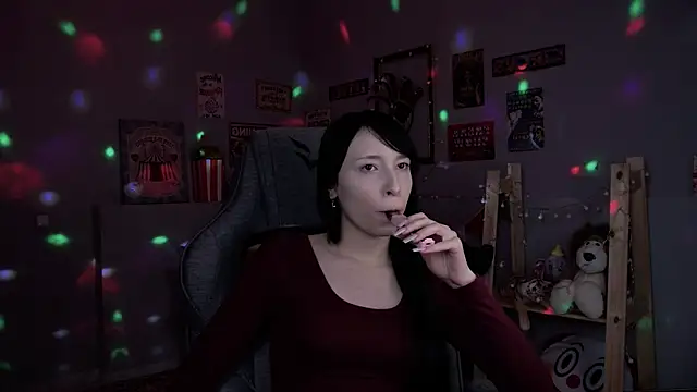 SeraphineSparda webcam