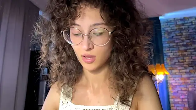 CurlyWinx webcam