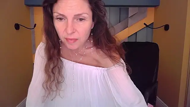 EllaLong webcam