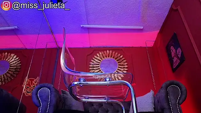 Julieta_Russell webcam