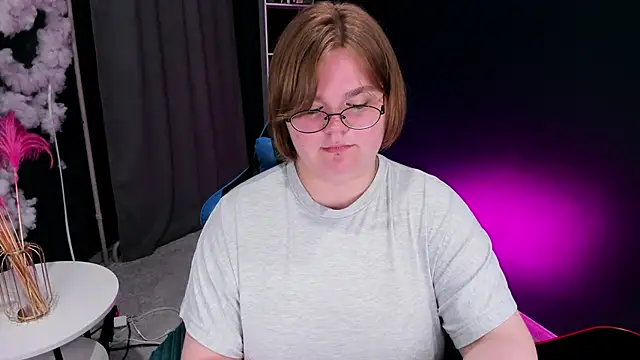 Maneela_Kennedy webcam