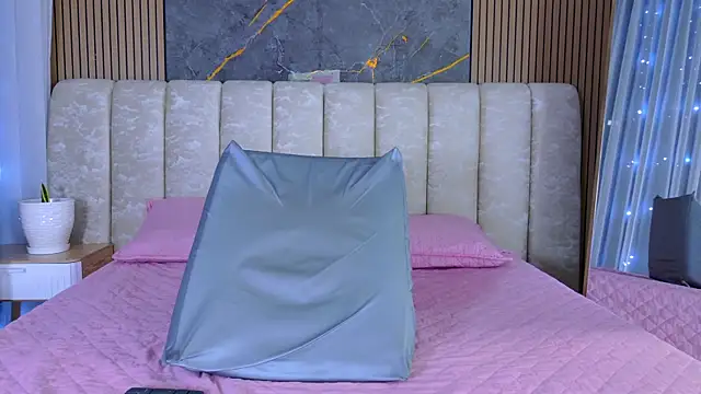 mia_scot webcam