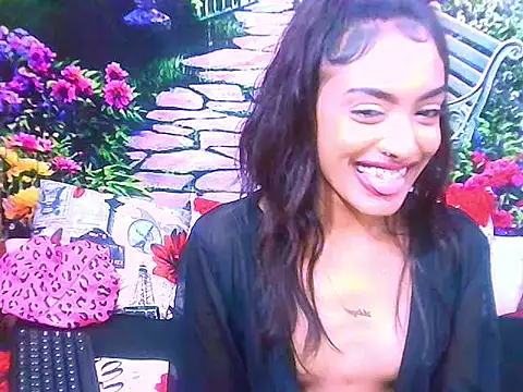 IndianPretty14u2Luv webcam