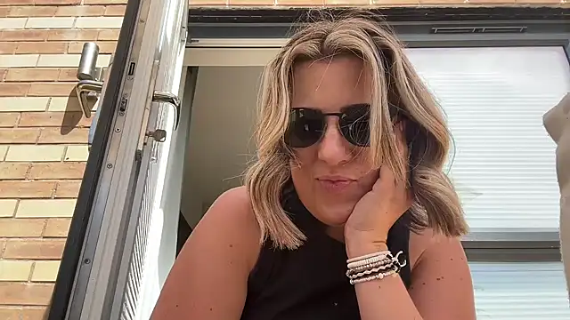 MsBelleWarick webcam