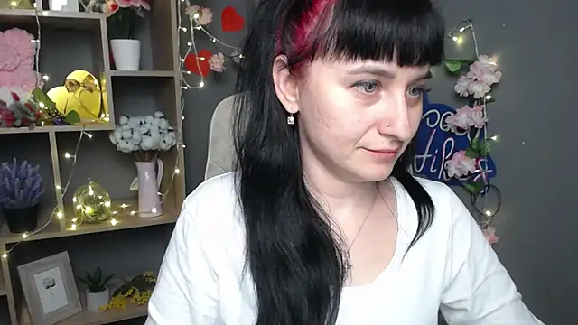 NinaFlawlees webcam