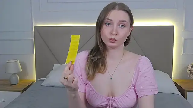 ArianaMilss webcam
