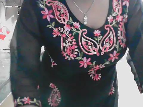 LovingPihu webcam