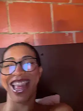 Emma__cumlovee webcam