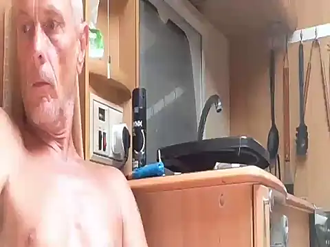 LongUKMakeYouSquirt webcam