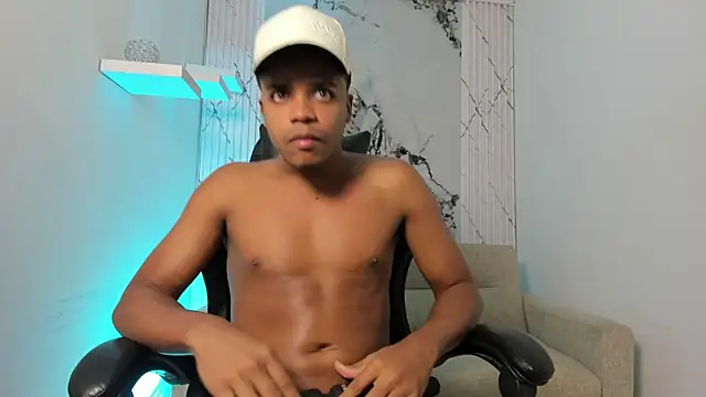 TaylorClay_ webcam