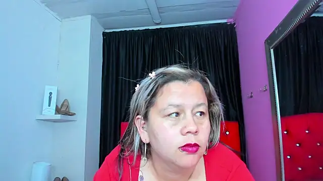 ScarletBigTitties webcam