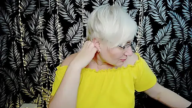 Olivia_playful webcam