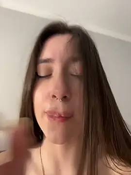 boomfoxy (F young) - Make my pussy get a little wet WOW!🥰