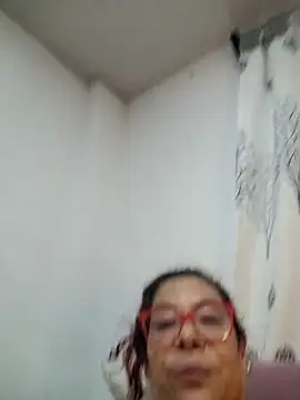 Scarlet_curly8a webcam