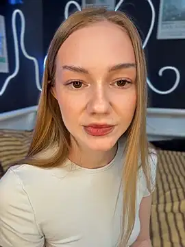 MilaMoone webcam