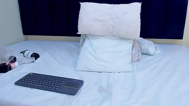mayaevansmg webcam