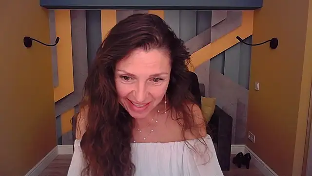 EllaLong webcam