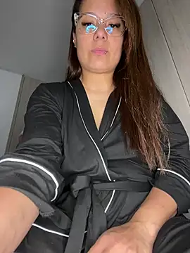 Pretty__Milf webcam