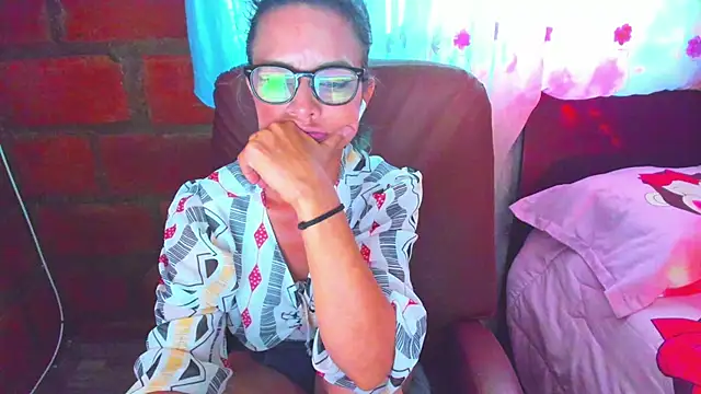 BrianaGarner webcam