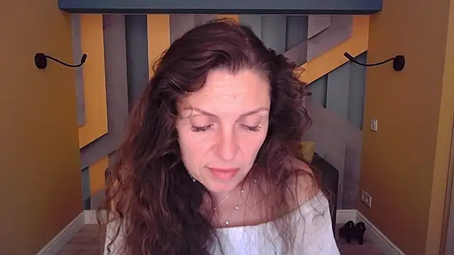 EllaLong webcam